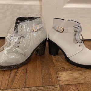 Stylish Women's Gray Ankle Boots
